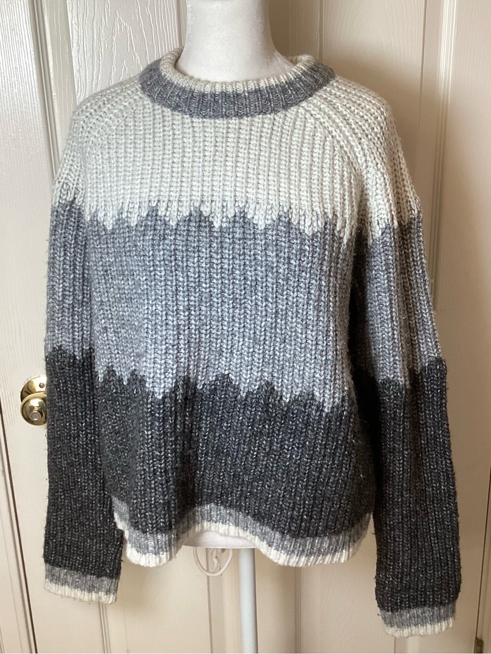 Wilfred Free Aritzia Cozy Ombre Crewneck Sweater - Gray & White - Size M